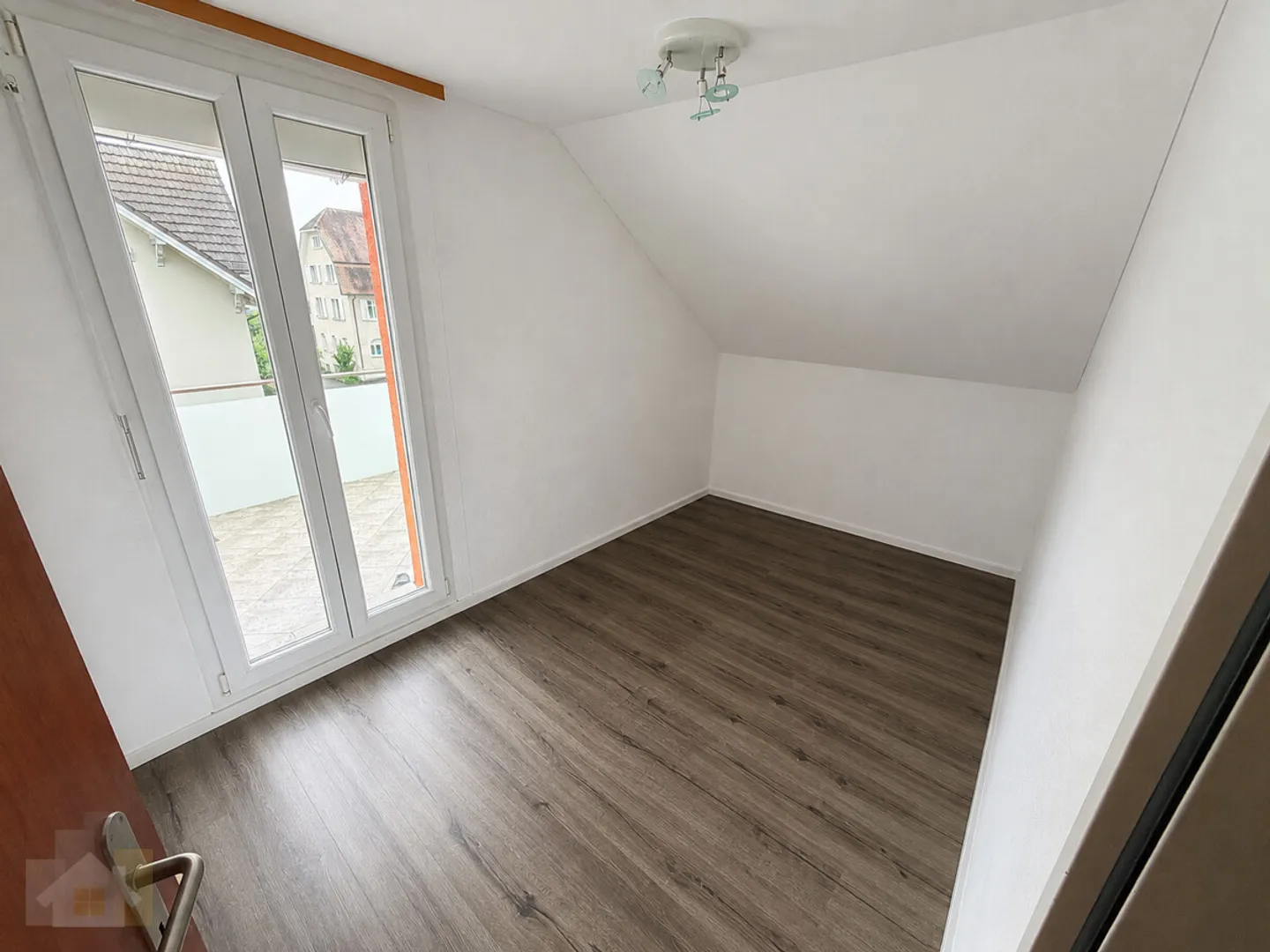 DANS UN EMPLACEMENT CENTRAL GRAND ET LUMINEUX - Photo 6 sur 7