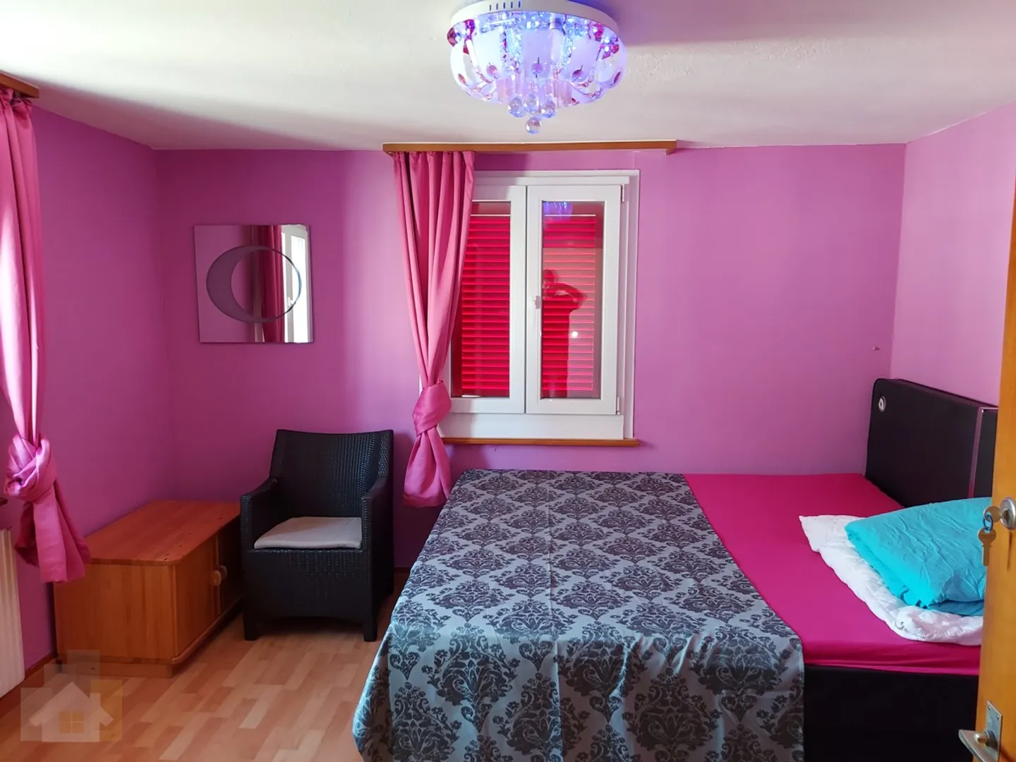 Ganzes Haus / Restaurant (Kontaktbar) mit 7 Schlafzimmern und einer Ga - Foto 6 von 9