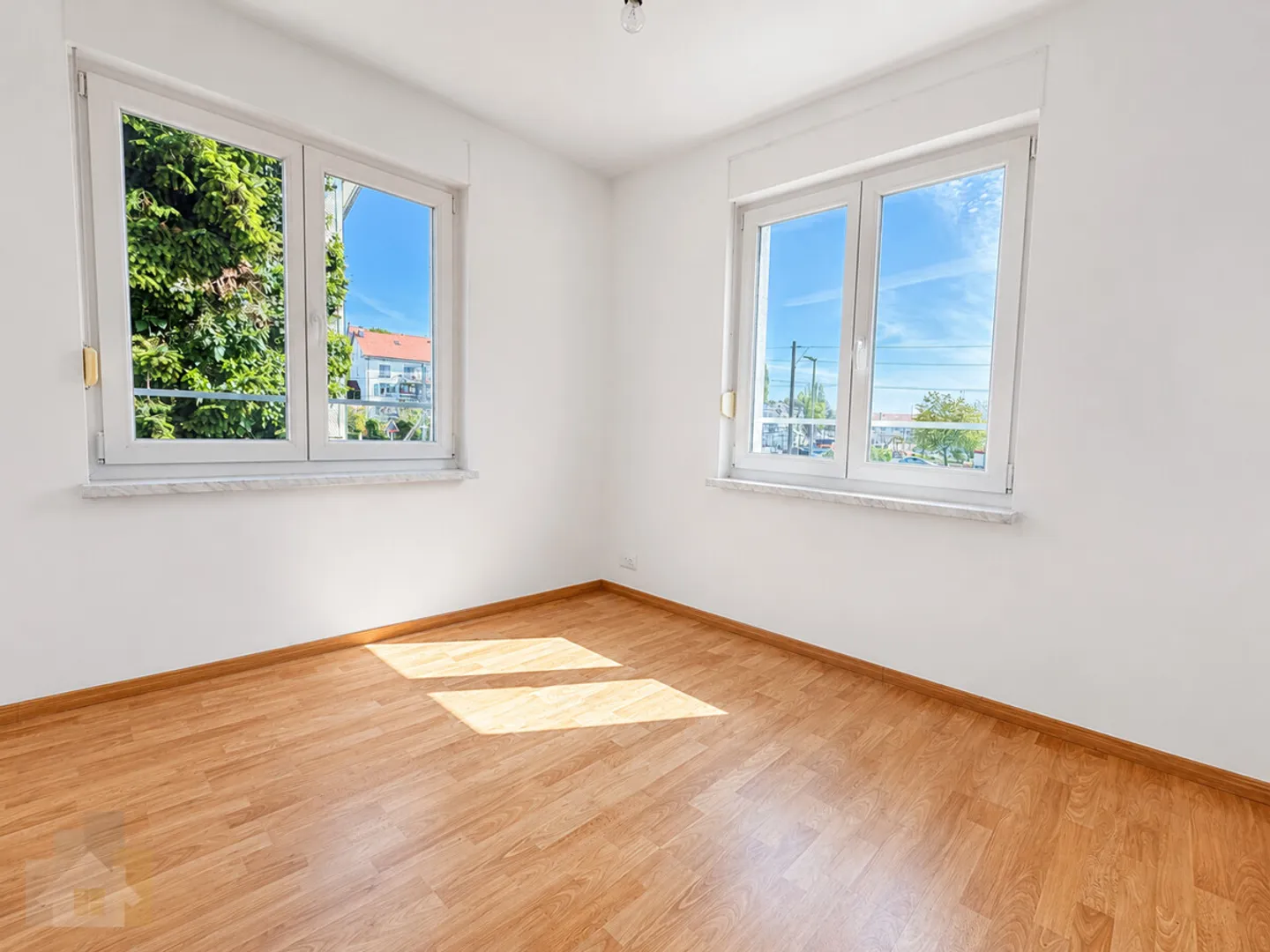 DIRECTEMENT AU LAC AVEC 2 BALCONS ET BEAUCOUP D'ESPACE - Photo 11 sur 13