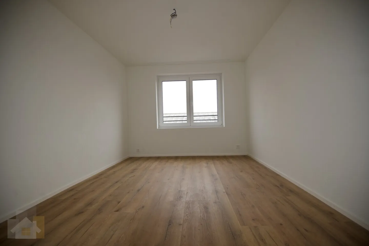 NEUE TOP MODERNE WOHNUNG AN ZENTRALER LAGE - Foto 4 von 7
