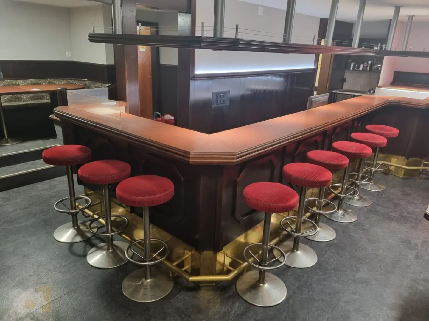 Ganzes Haus / Restaurant (Kontaktbar) mit 7 Schlafzimmern und einer Ga - Foto 8 von 9