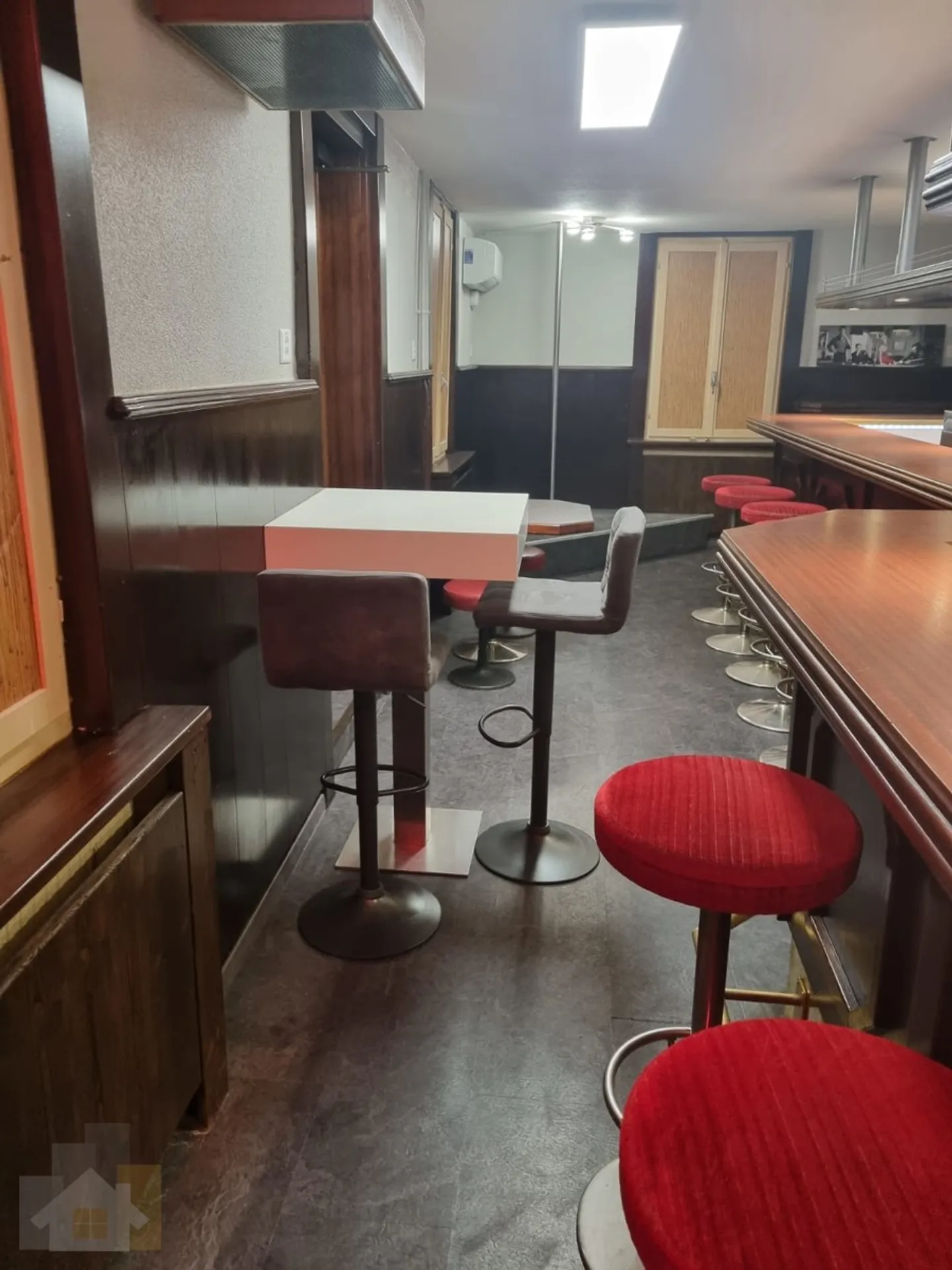 Ganzes Haus / Restaurant (Kontaktbar) mit 7 Schlafzimmern und einer Ga - Foto 9 von 9