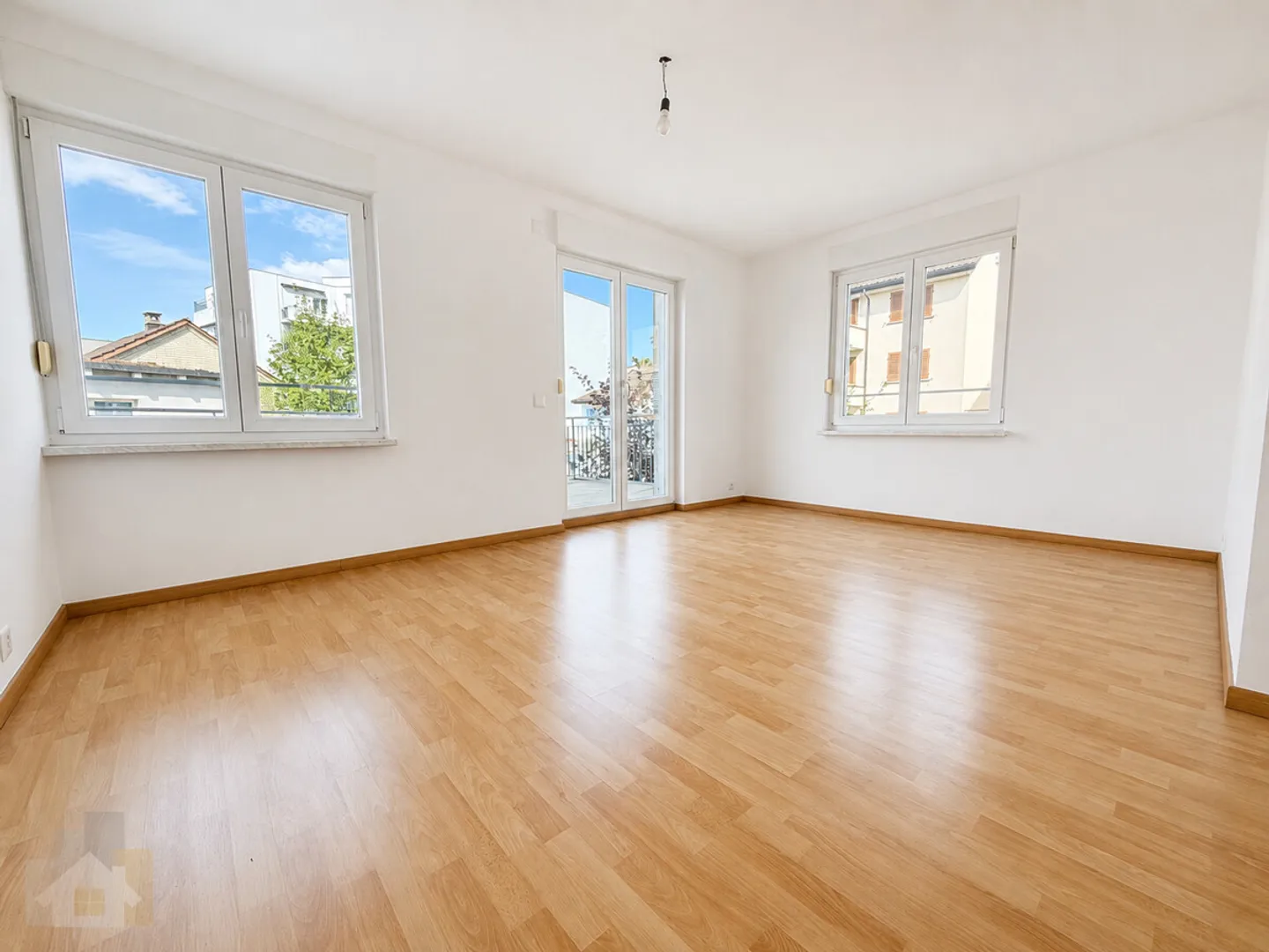 DIRECTEMENT AU LAC AVEC 2 BALCONS ET BEAUCOUP D'ESPACE - Photo 2 sur 13