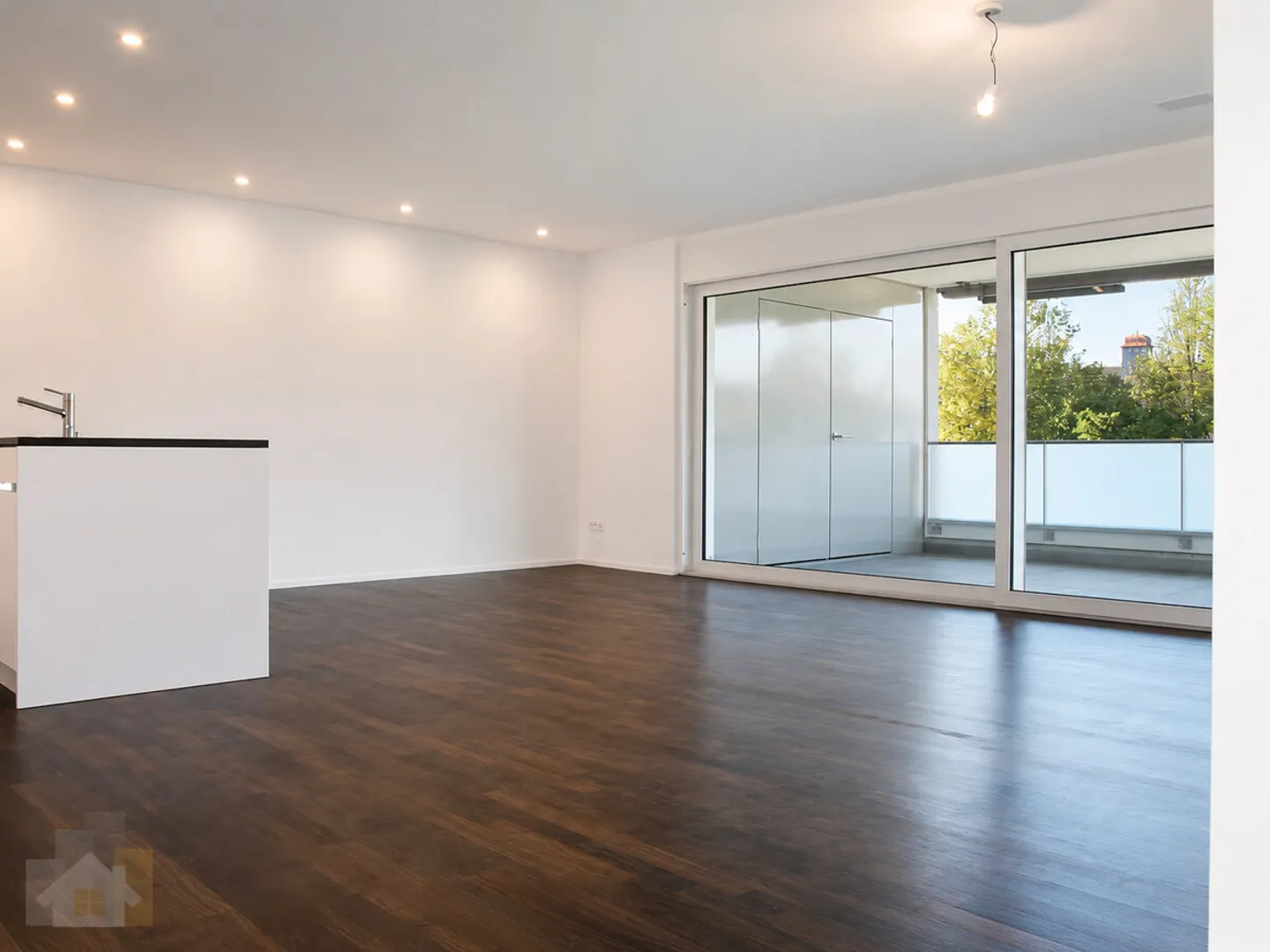 Spacious living with a view: modern 3.5-room apartment with large terrace - Photo 2 of 5