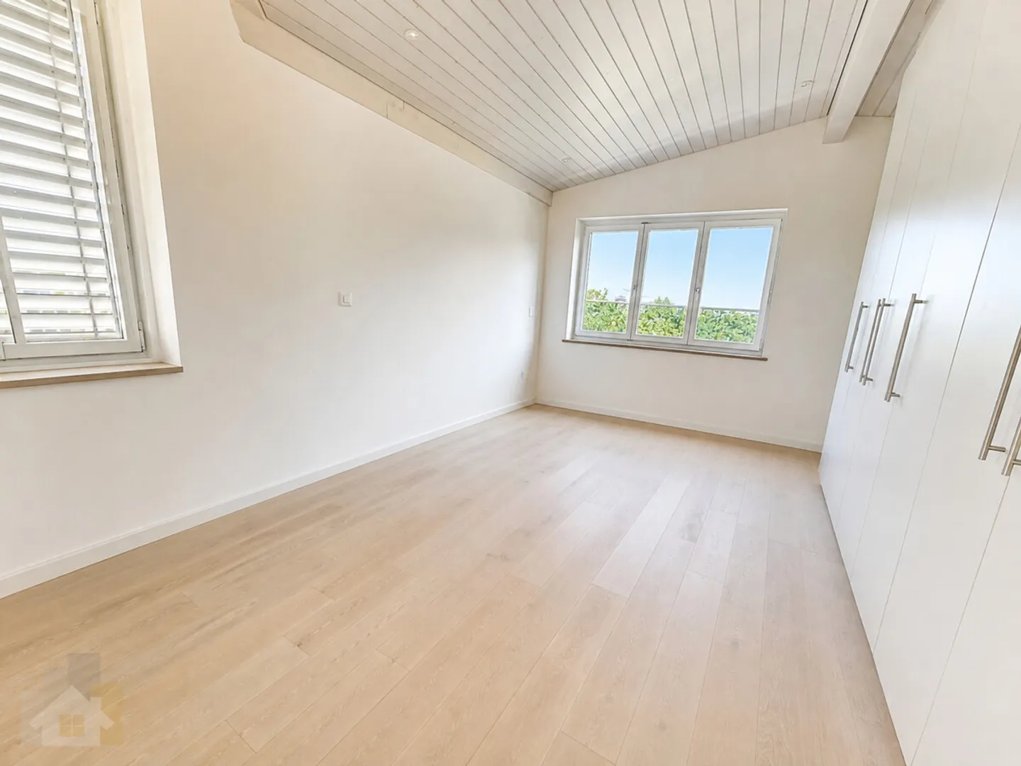 Attikawohnung mit 230 m2 Terrasse, Privatlift und Seesicht - Foto 2 von 13