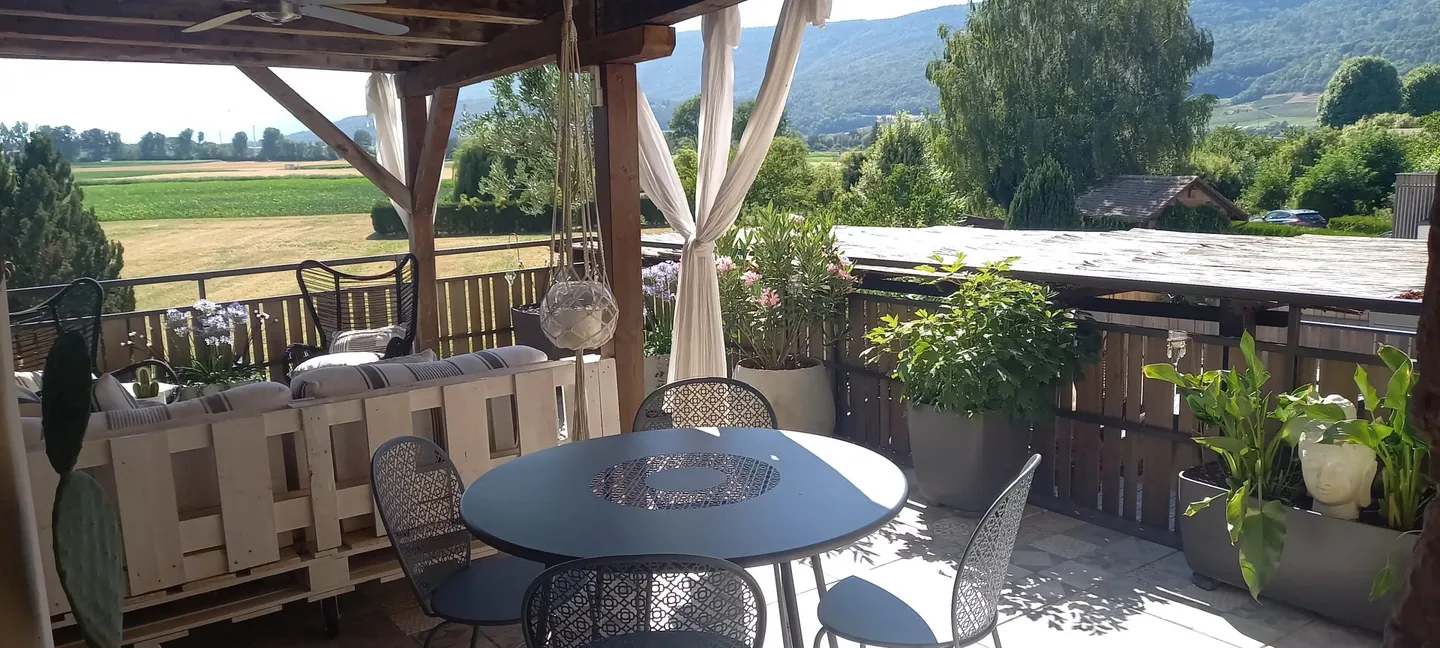 Renovated historic house with independent professional space in the heart of Landeron - Photo 1 of 13