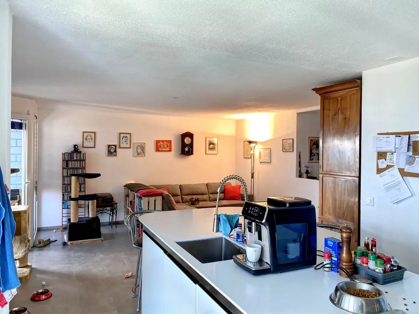 BEAUTIFUL 2.5 ROOM APARTMENT WITH A MAGNIFICENT VIEW OF LAKE NEUCHÂTEL - Photo 3 of 5