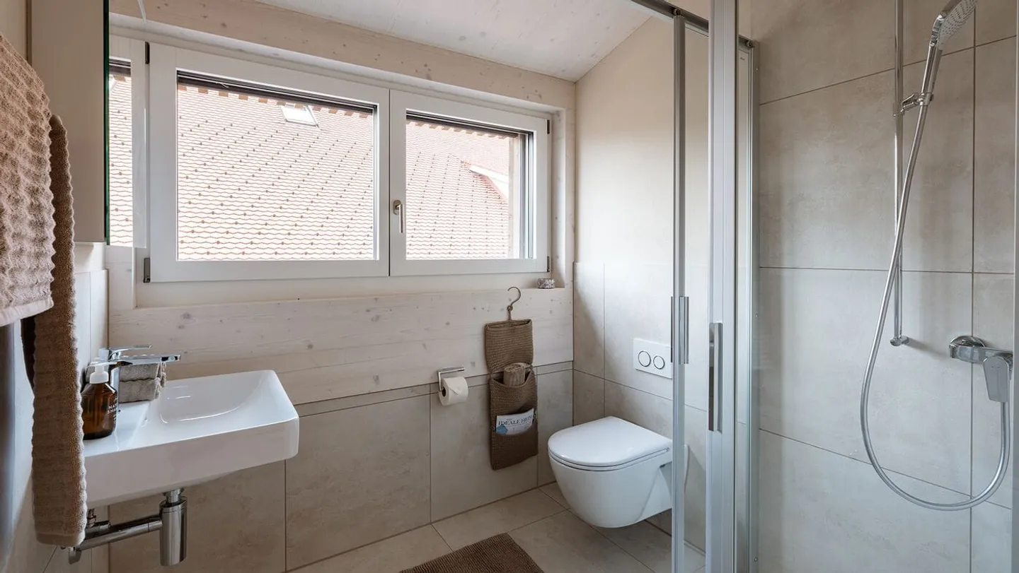 New 3.5-room penthouse apartment with direct lift in Hägglingen - Photo 11 of 13