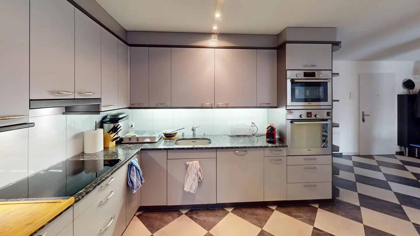 Ampio appartamento di 4 stanze con balcone di 17 m² a Dietlikon - Foto 11 di 13