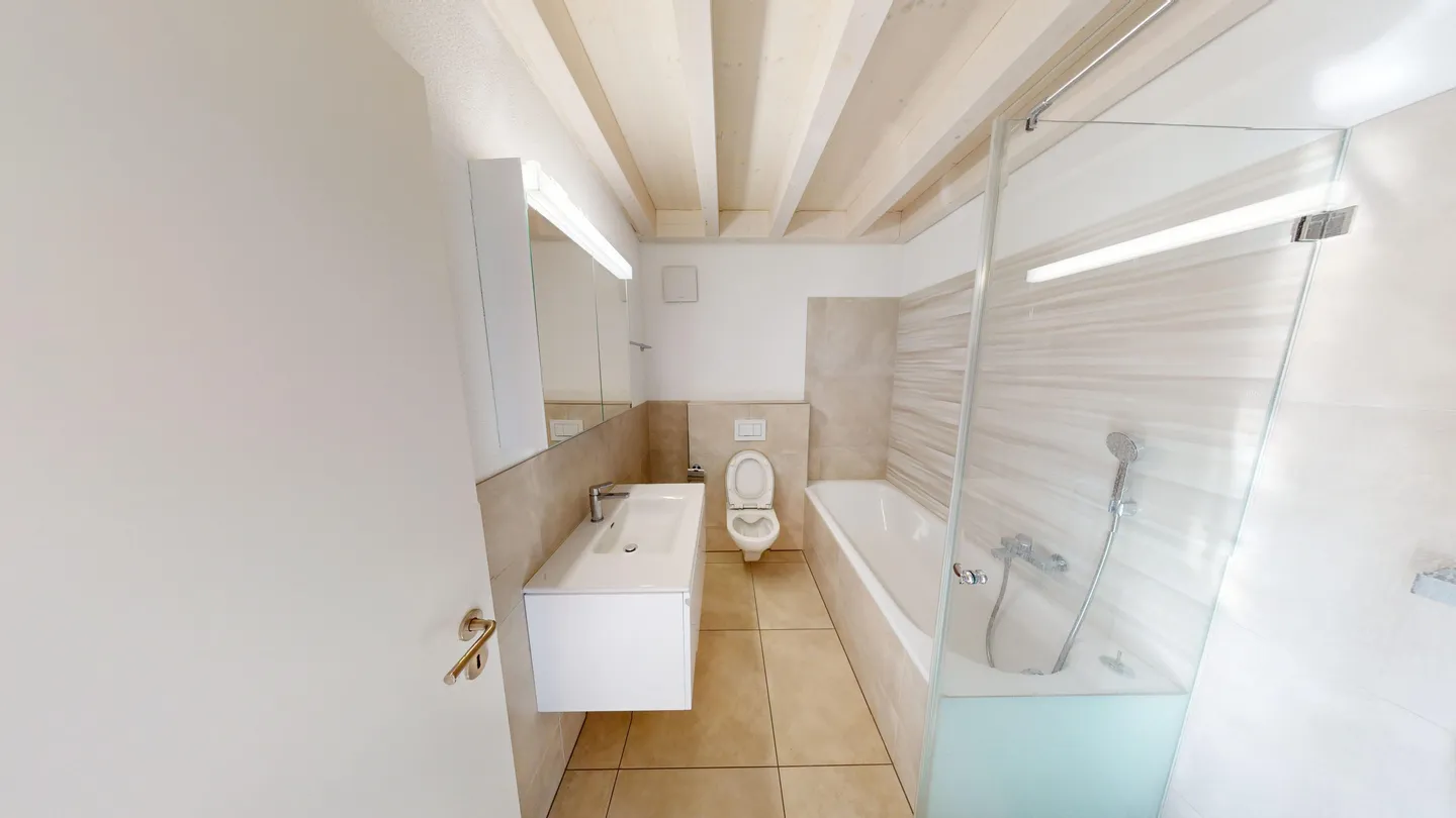 Appartamento attico di 3,5 locali con vista a Uhwiesen in vendita - Foto 8 di 13