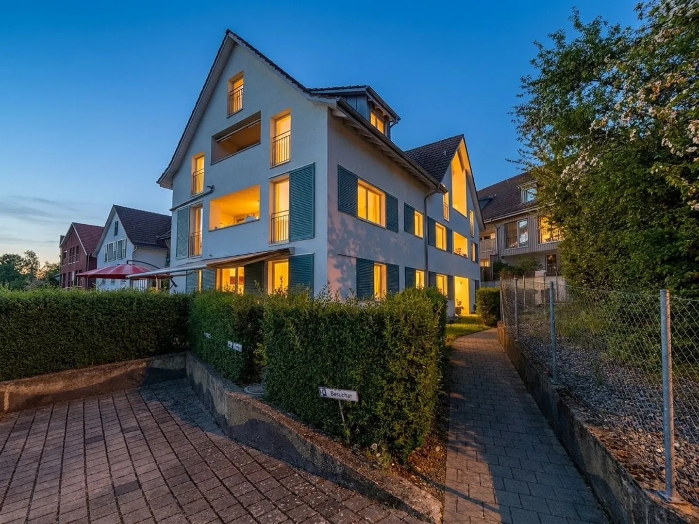 Appartamento attico di 3,5 locali con vista a Uhwiesen in vendita - Foto 1 di 13