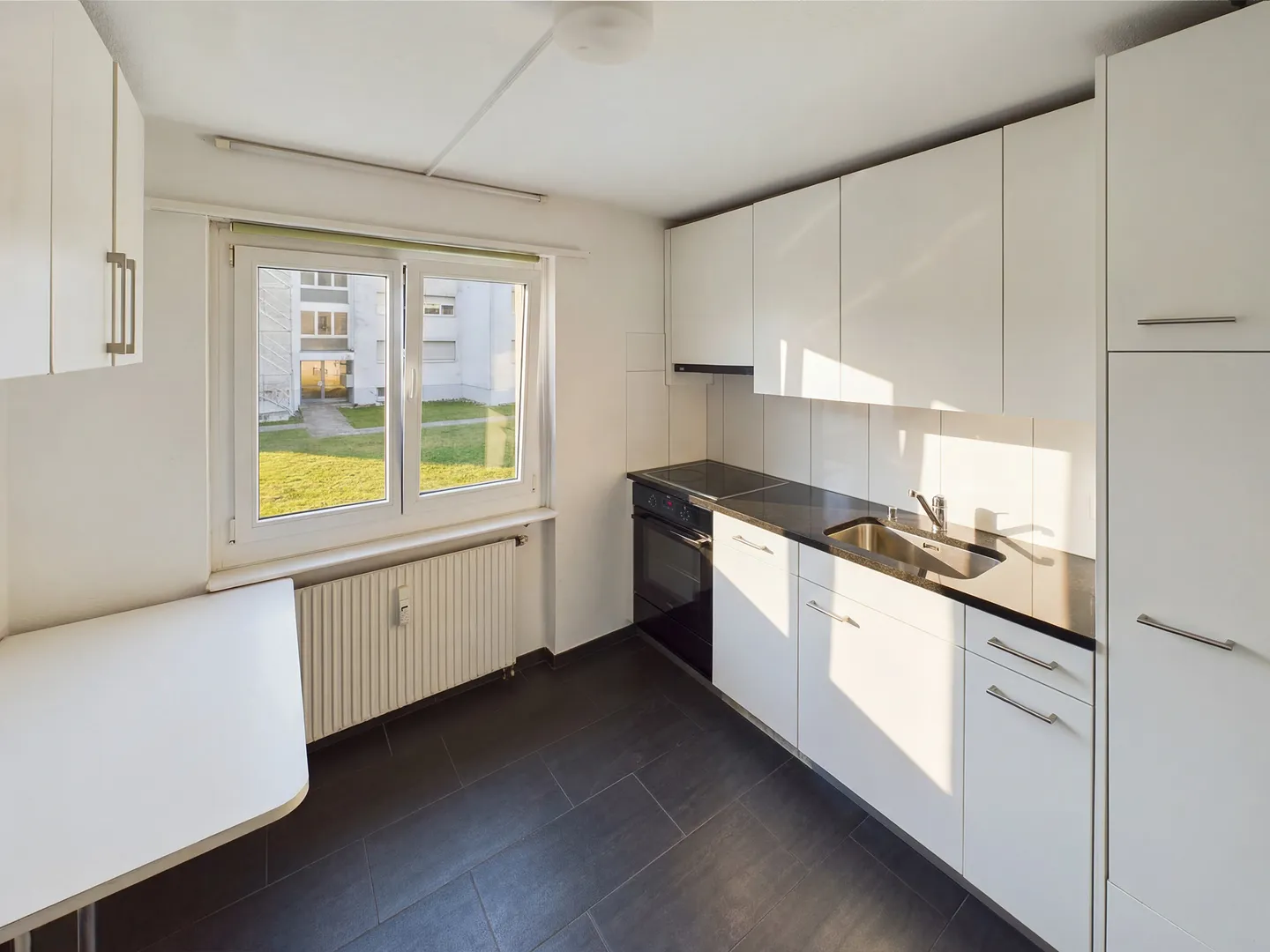 Bel appartement de 4.5 pièces dans un emplacement central - Photo 6 sur 8