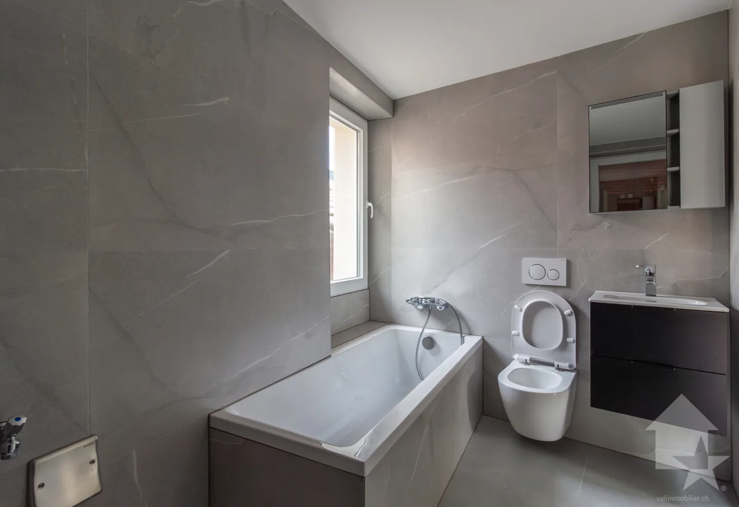 Fully renovated building in 2026 with a rental yield of 4.3% - Photo 9 of 13