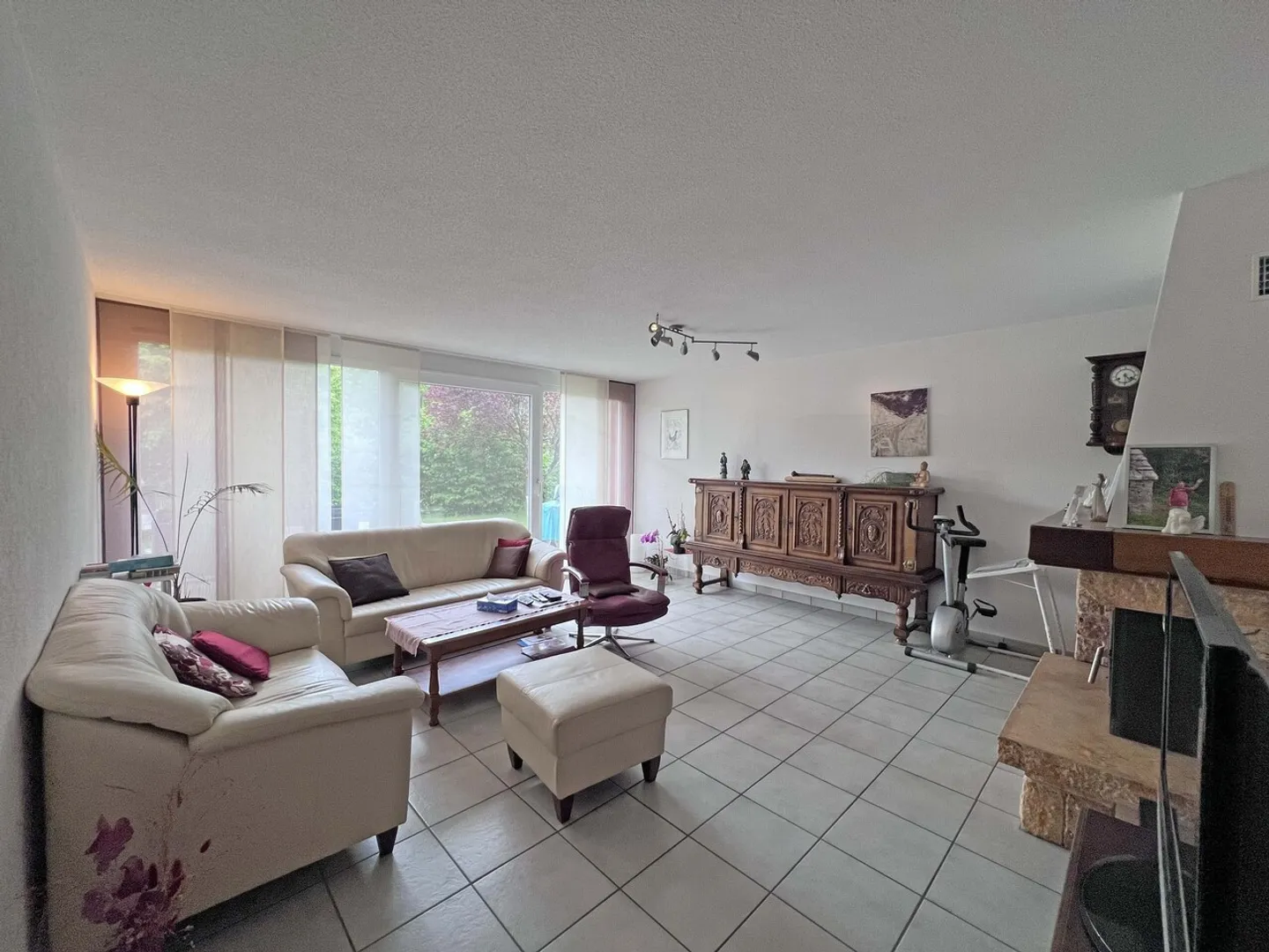 Charming Villa in Peaceful Setting - Photo 7 of 13