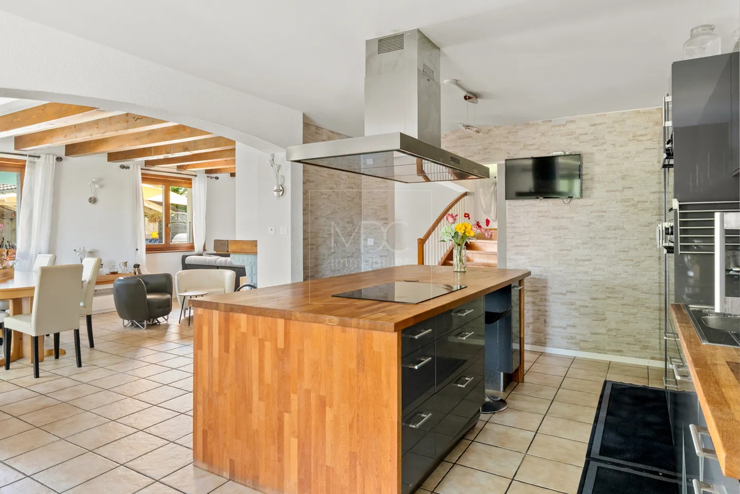 Spacieuse villa avec piscine et 2.5 pièces indépendant à St-Aubin - Foto 4 di 13