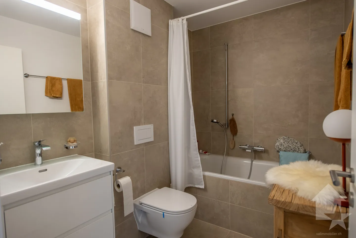 Superb 4.5 rooms, large terrace, top view and sunlight, quiet - Photo 9 of 13