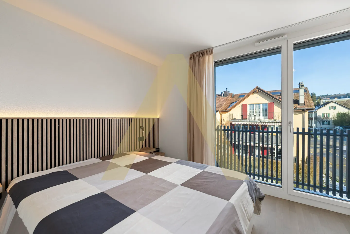 Bright apartment with elegant finishes - Photo 5 of 9