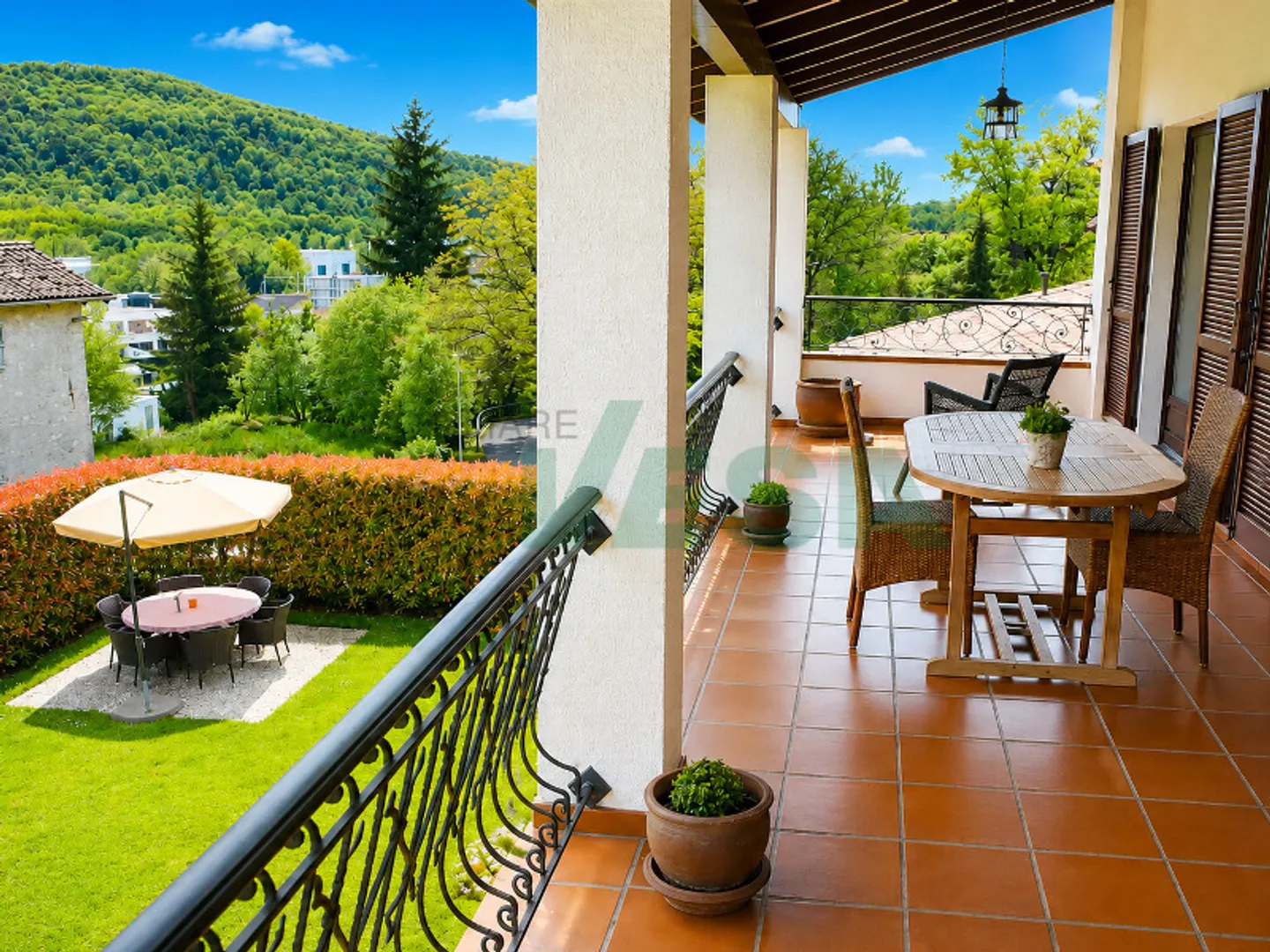Elegante e spaziosa villa in stile mediterraneo con grande terreno - Photo 12 of 13