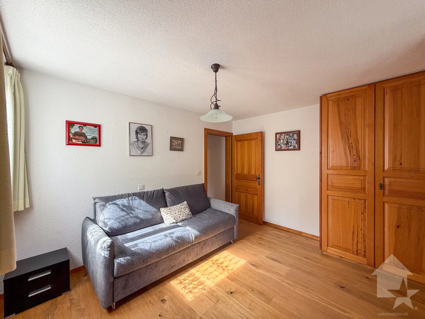 Schönes Haus mit 3 Wohnungen, Garage, Mazot und Carnotzet! - Foto 10 von 13