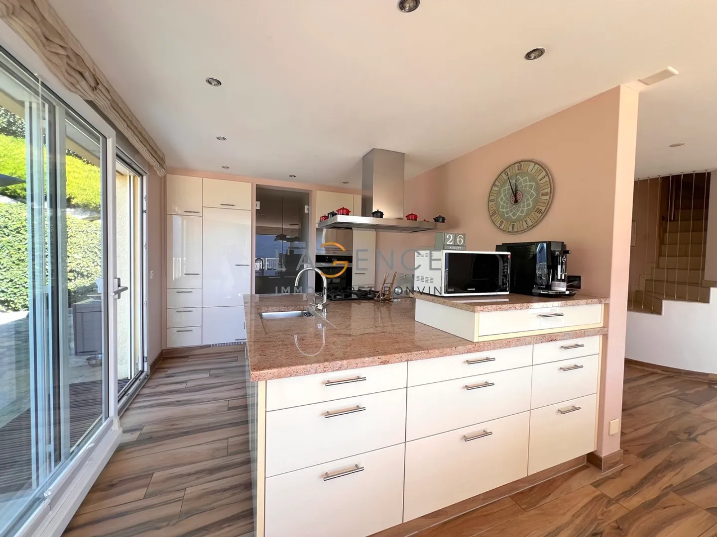 VILLA D'EXCEPTION A VENTHONE - Photo 4 sur 13