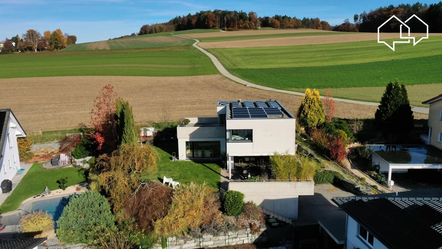 Dominante Lage für diese prächtige zeitgenössische Villa - Foto 2 von 9