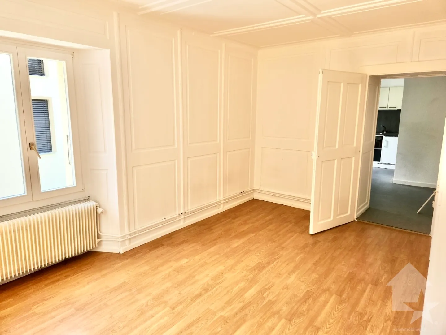 Edificio di 5 appartamenti e un ristorante nel centro del villaggio! - Foto 8 di 13