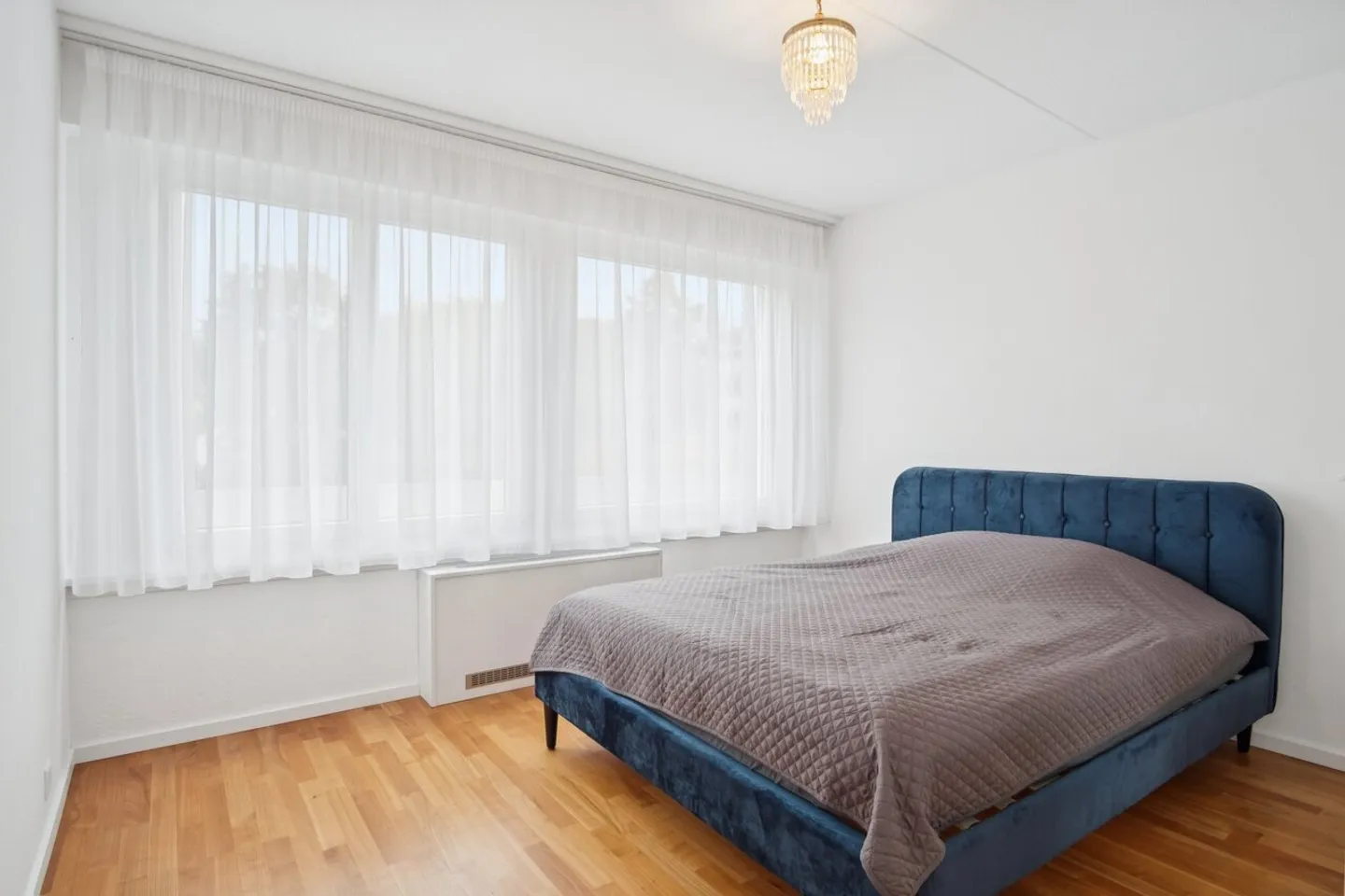 Fully Renovated 4.5 Room Apartment - Photo 11 of 13