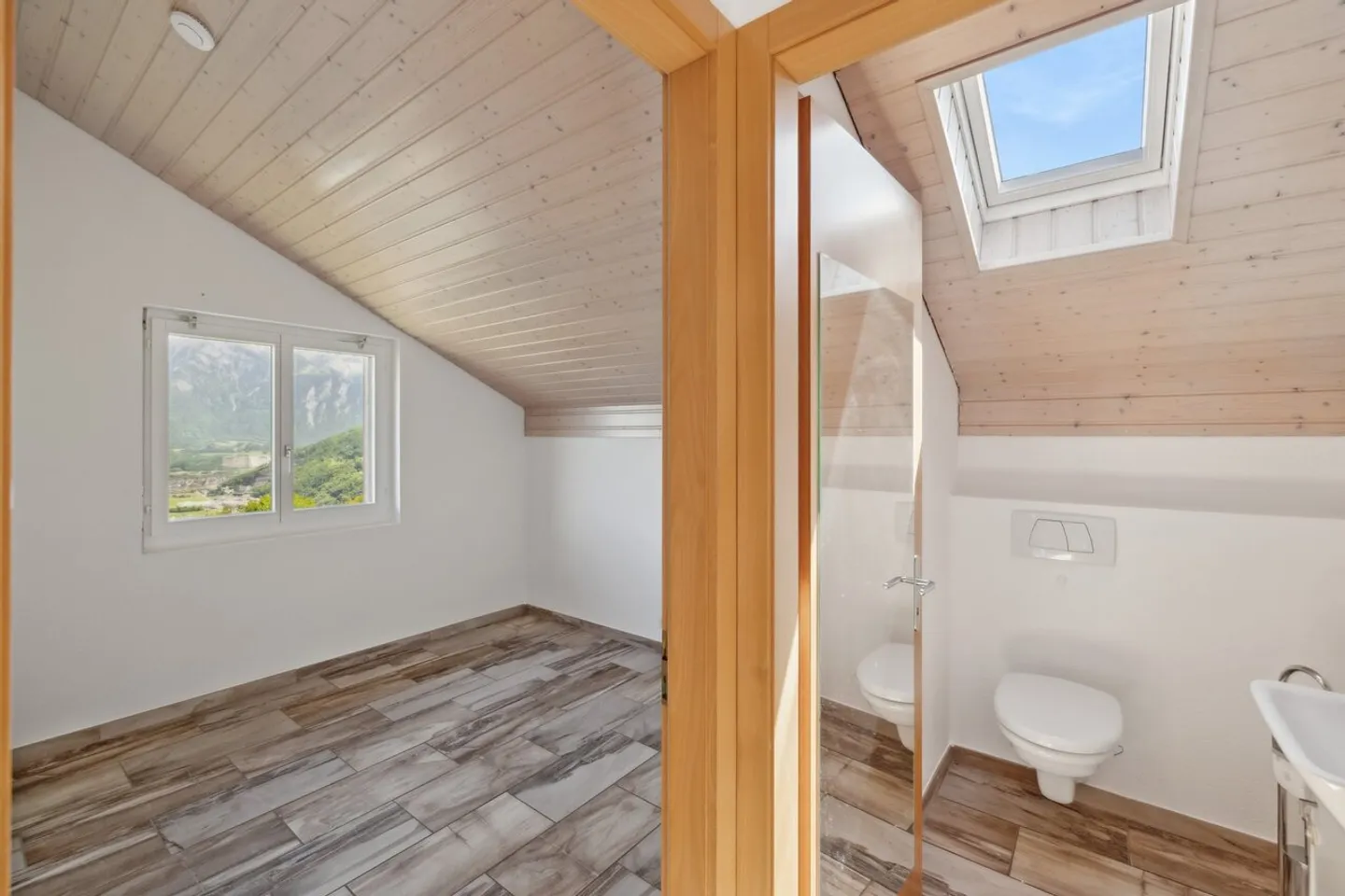 Spacious 300 m² villa in Neyres (Collombey) - Panoramic view - Photo 7 of 9