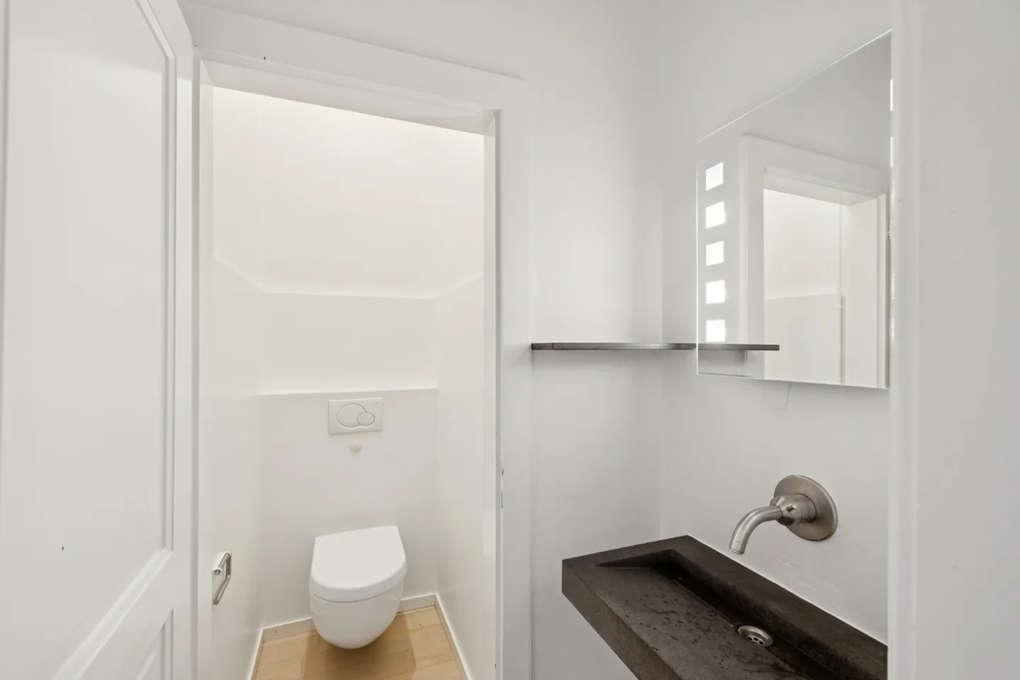5.5 rooms in a charming small condominium 15 minutes from Lausanne - Photo 5 of 13