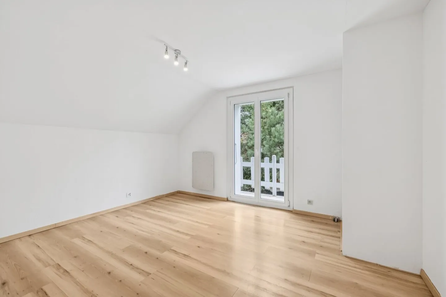 Villa familiare ristrutturata a Commugny con studio e giardino paesaggistico - Foto 6 di 11