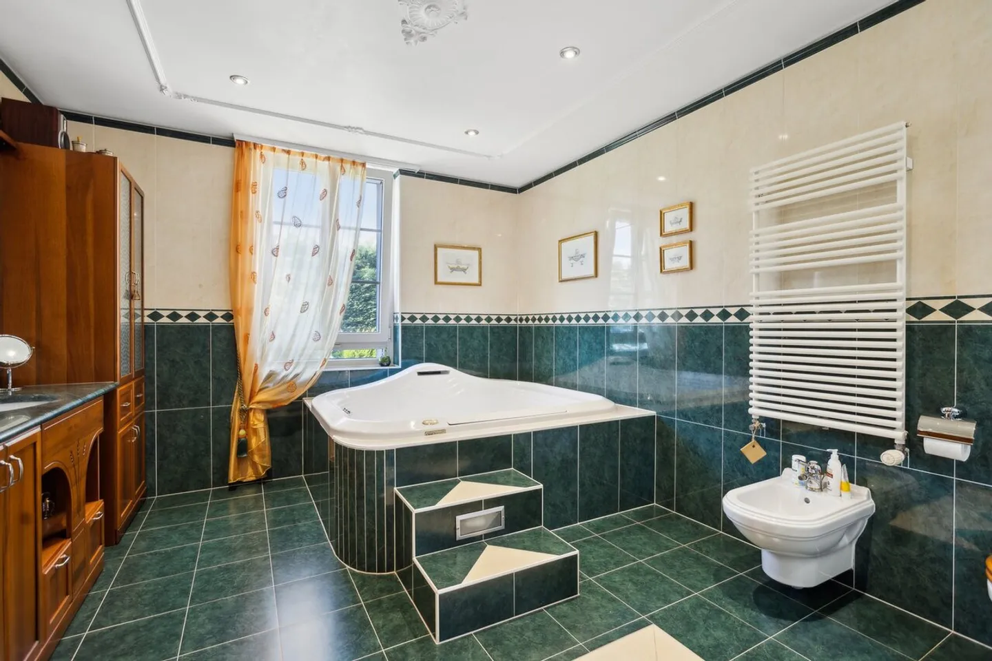 Manor House with a lot of charm - Photo 12 of 13