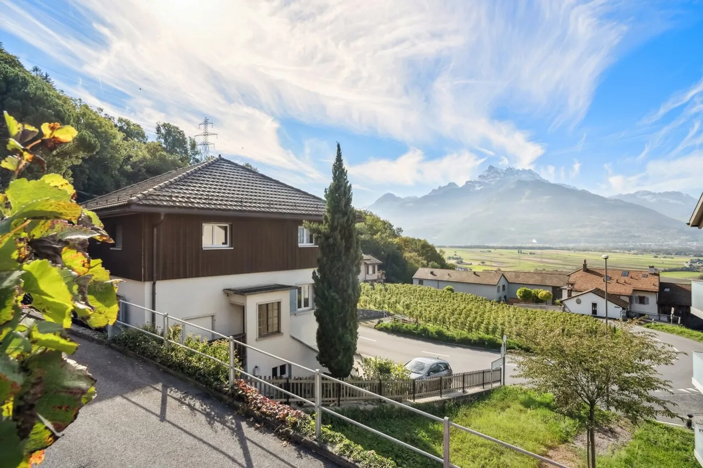 Charming 3.5 rooms + office with a view of the Dents-du-Midi - Photo 1 of 13