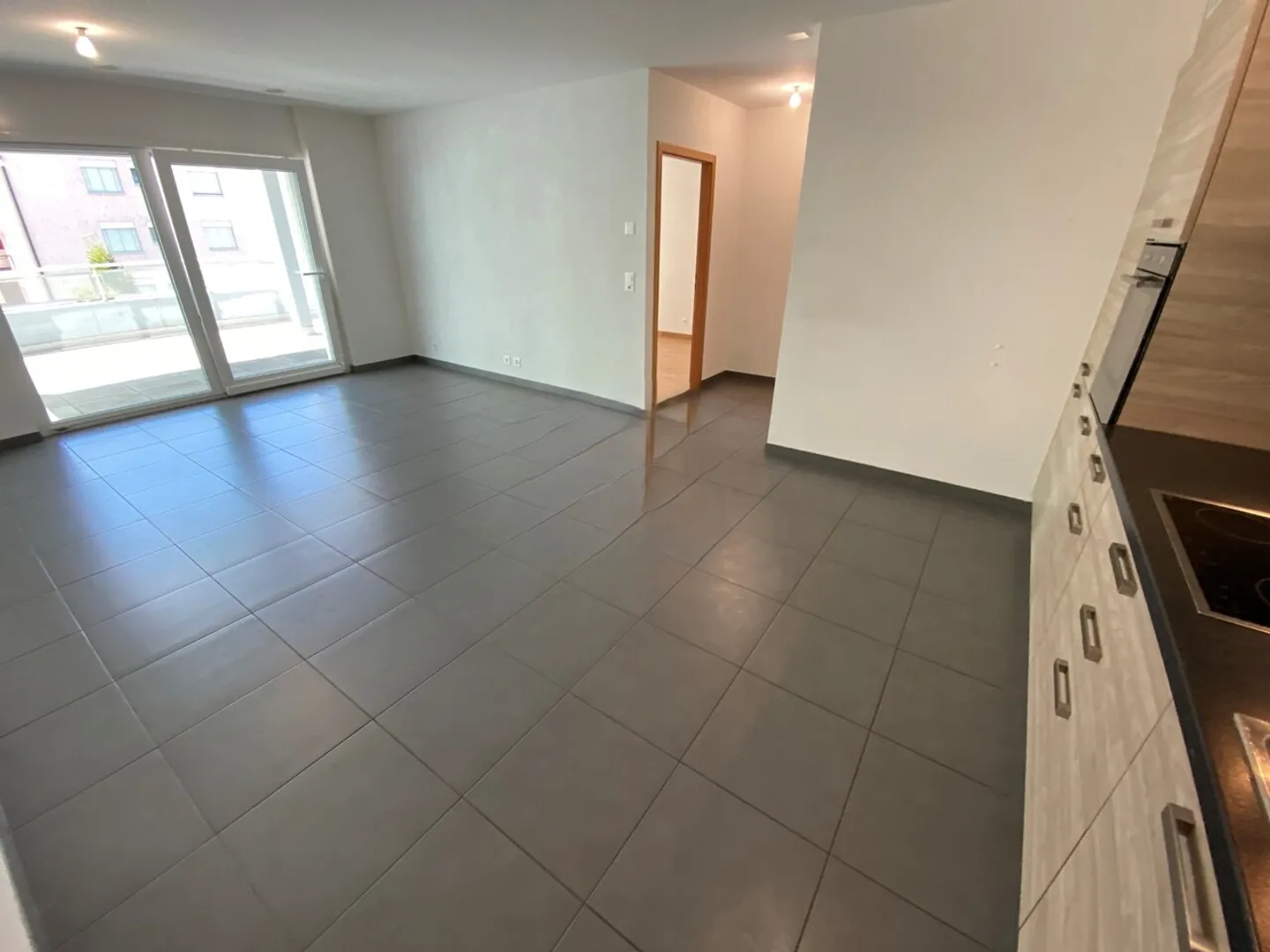 Beautiful 2.5-room apartment with a large 32 m2 terrace - Photo 3 of 5
