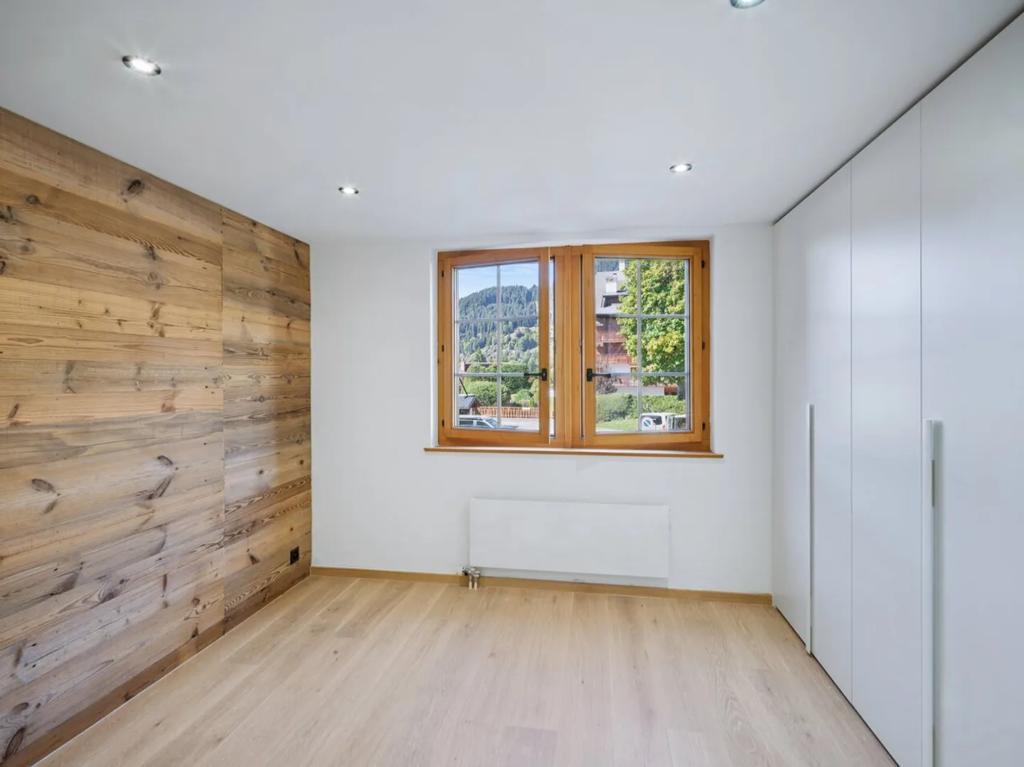 Villars centre, dans bel immeuble 3.5p luxueusement rénové, parking - Foto 12 di 13