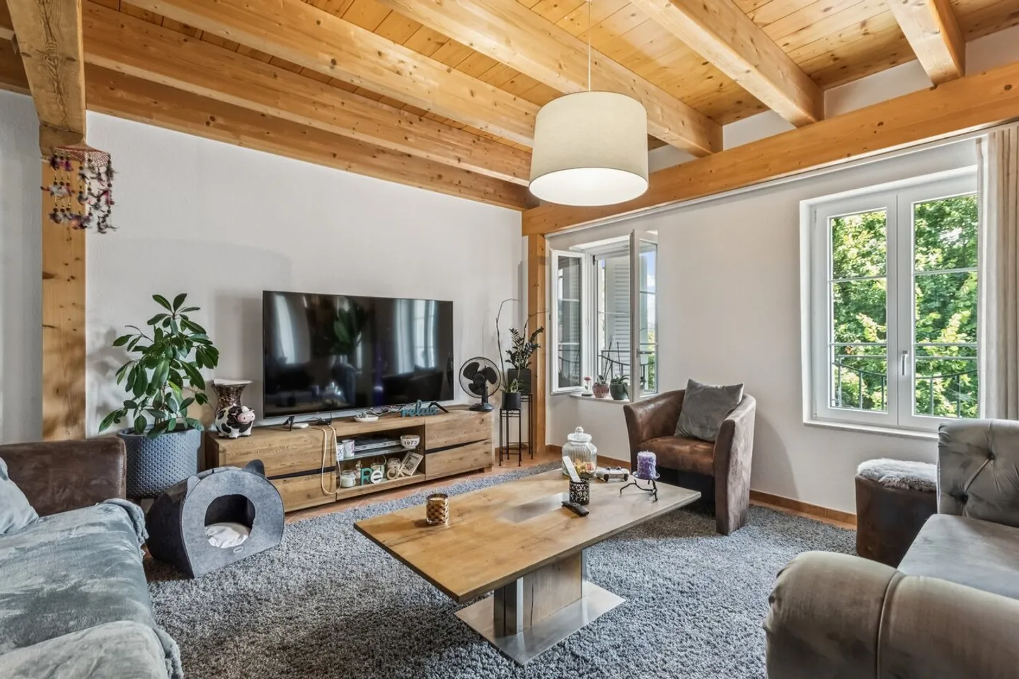 Mixed-use building with restaurant - Excellent rental potential - Photo 9 of 11