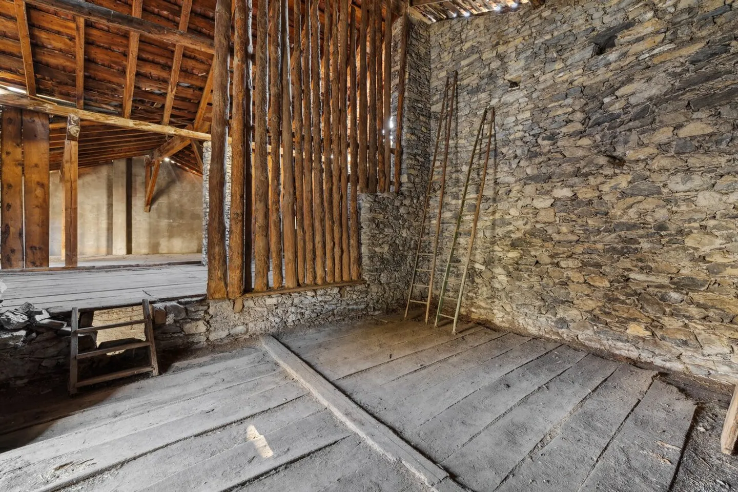 Opportunity with great potential in the center of Ardon - Photo 5 of 7