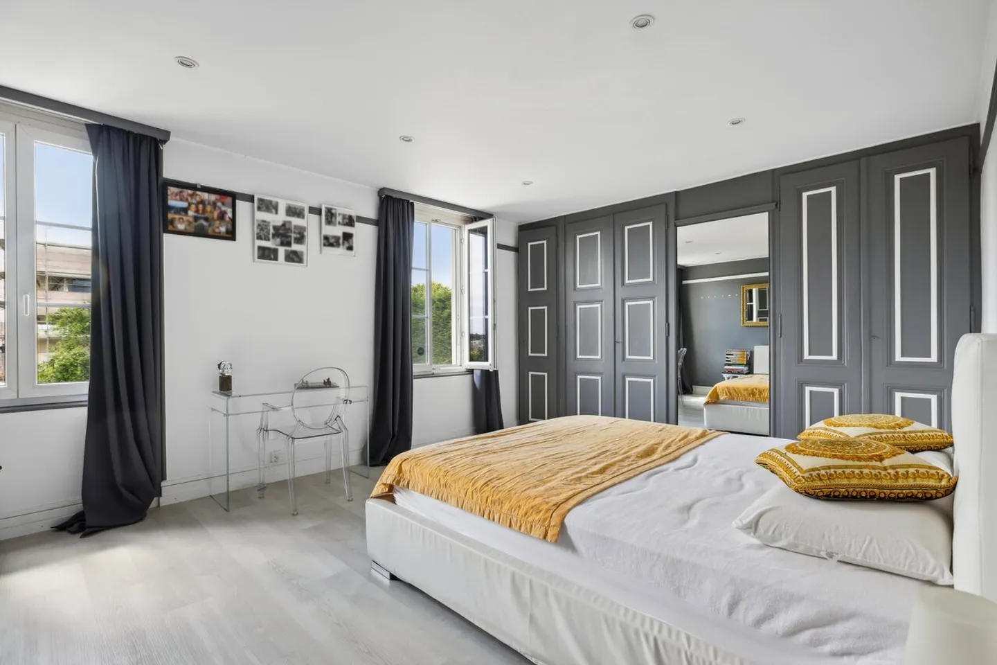 Manor House with a lot of charm - Photo 10 of 13