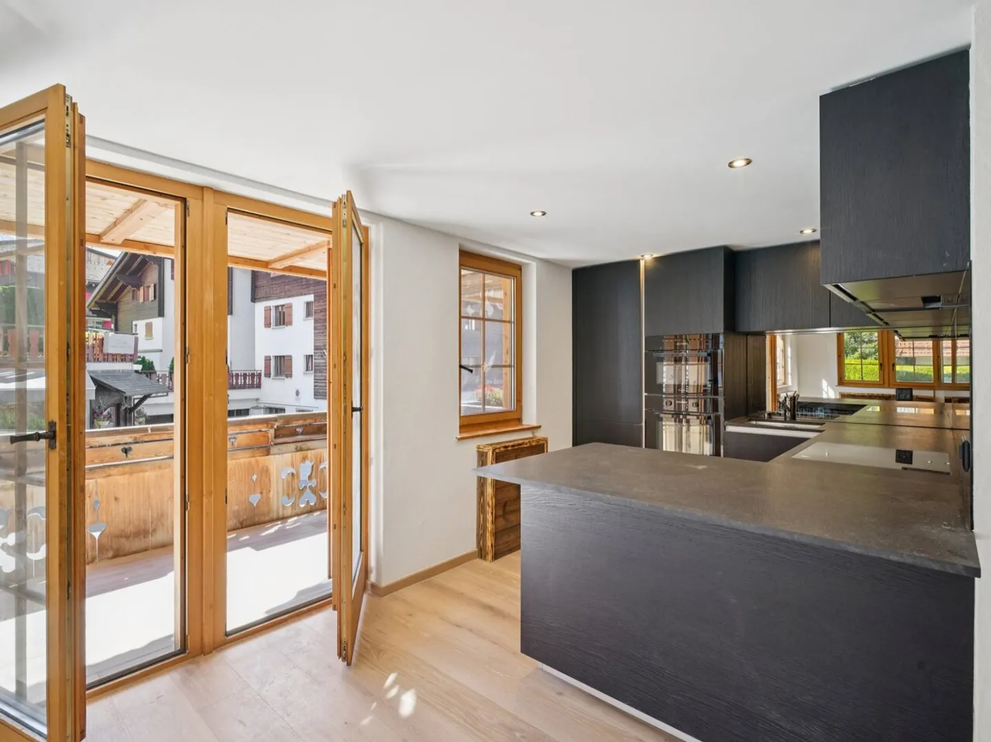 Villars centre, dans bel immeuble 3.5p luxueusement rénové, parking - Foto 6 di 13