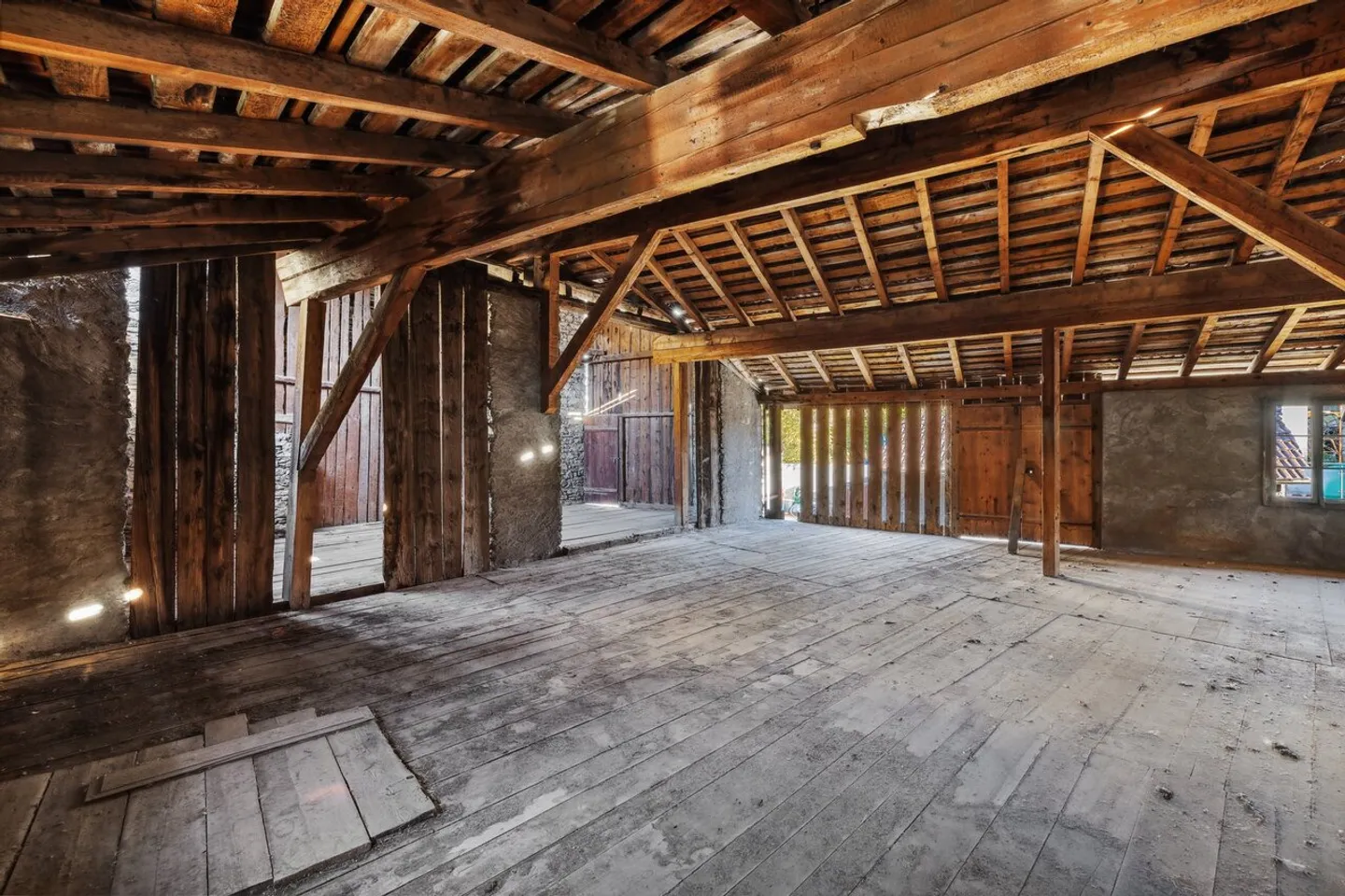 Opportunity with great potential in the center of Ardon - Photo 2 of 7