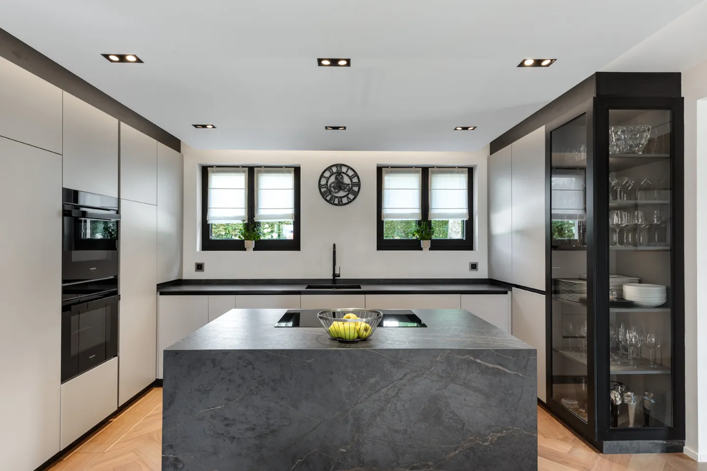 New contemporary villa! - Photo 4 of 10