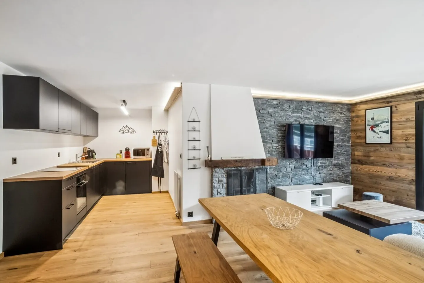 Alpine Elegance in the Heart of Villars - Photo 3 of 7