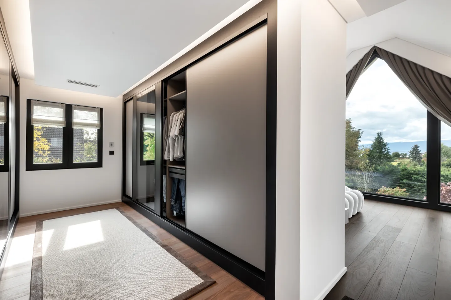 New contemporary villa! - Photo 8 of 10