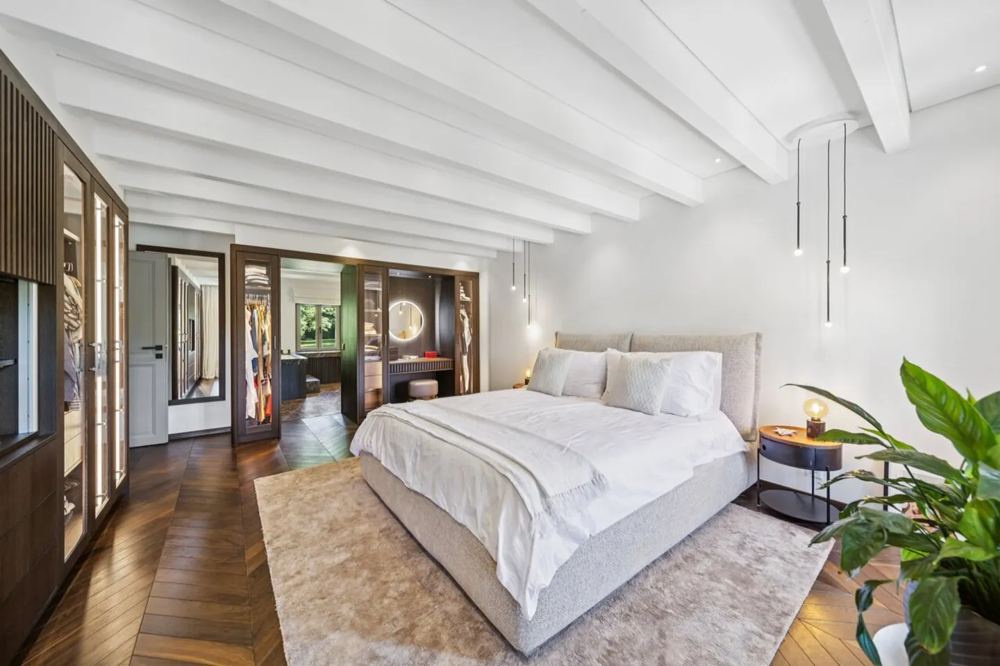 A haven of peace combining authenticity and contemporary comfort - Photo 6 of 13