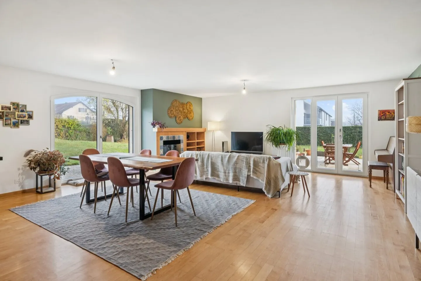 Superb Apartment with large private garden and large terrace - Photo 1 of 13