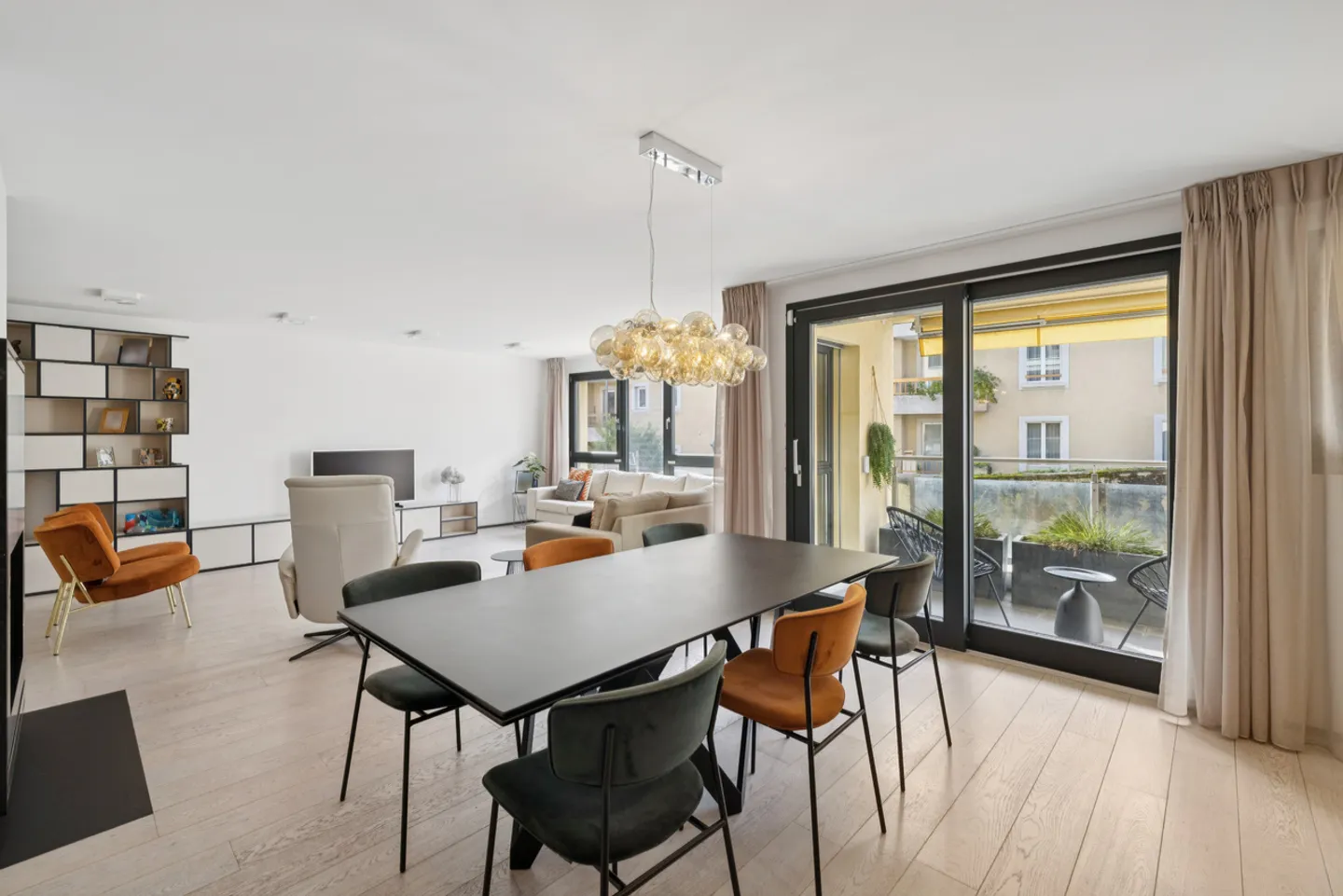 Rare appartement de standing avec terrasse-jardin, à deux pas du lac - Photo 2 sur 11