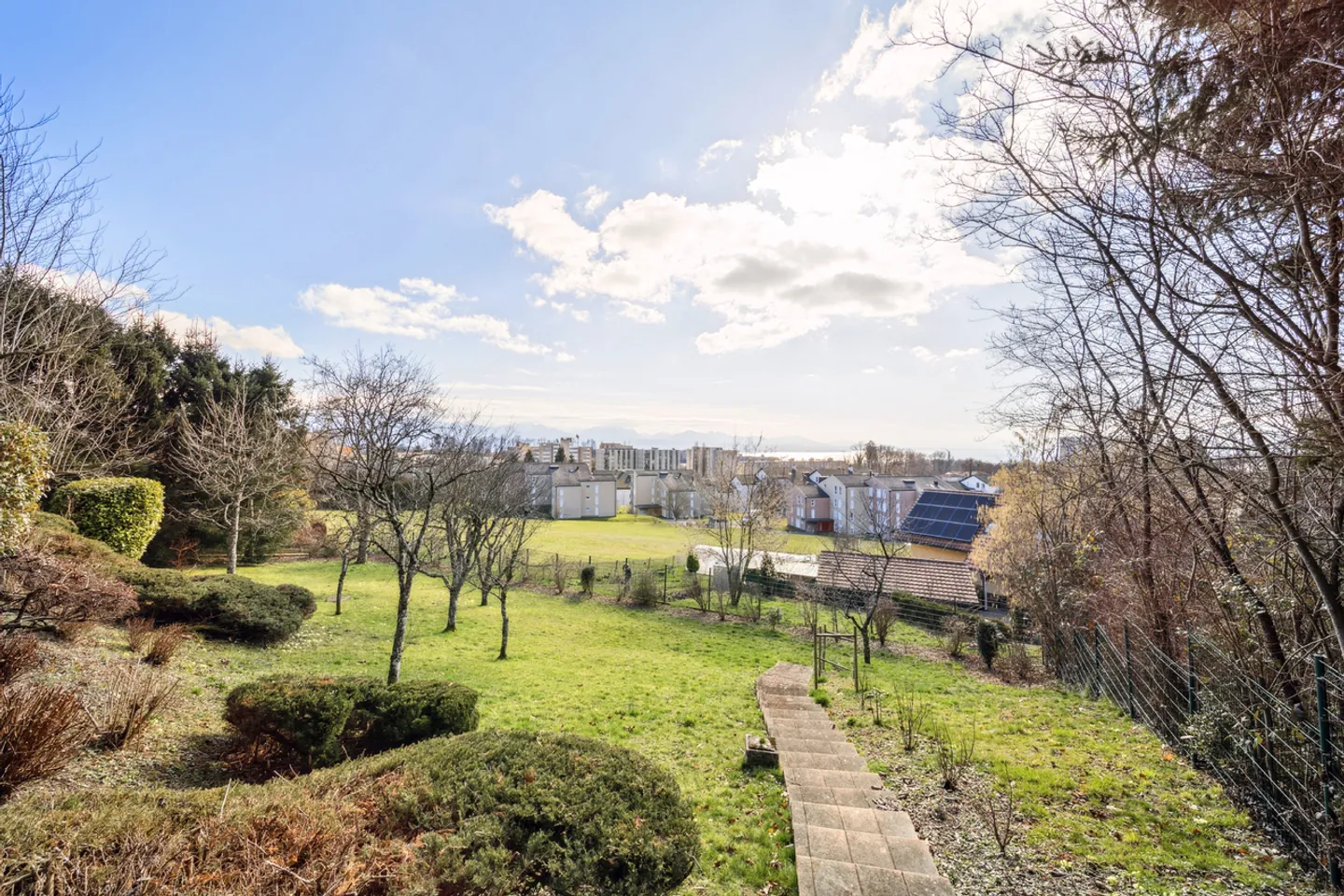 Large family property in a residential area - Photo 2 of 13