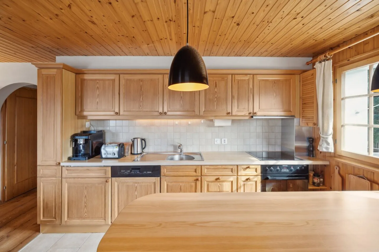 Villars Zentrum, charmante 3.5p renoviert, Box, Balkone, schöne Aussicht! - Foto 8 von 13