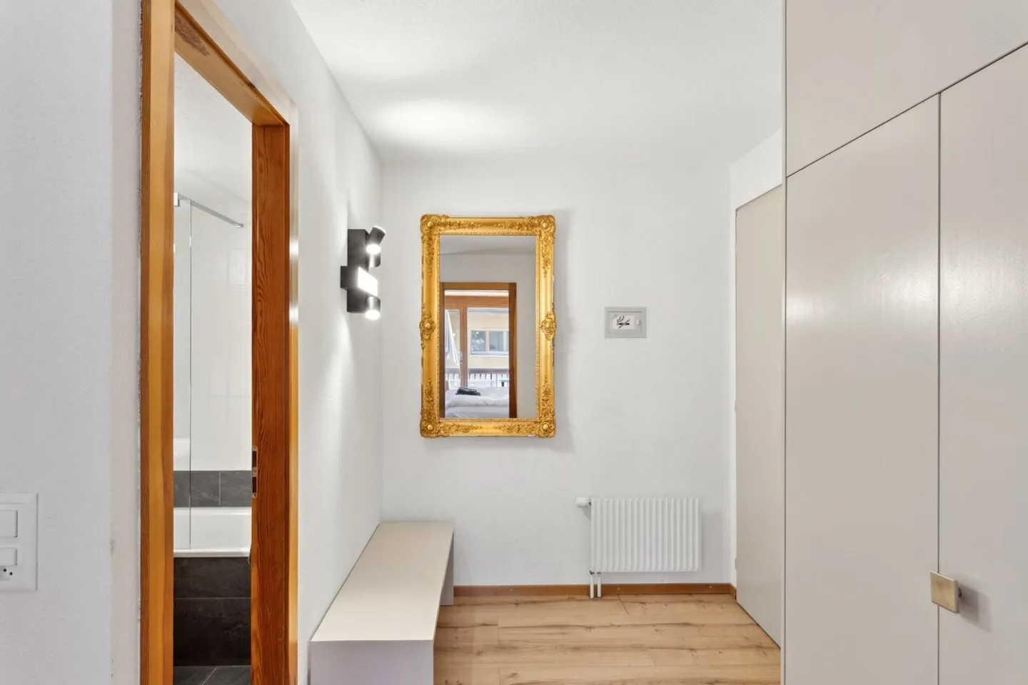 In the center of Villars, 3p with a large balcony, recently renovated - Photo 2 of 13