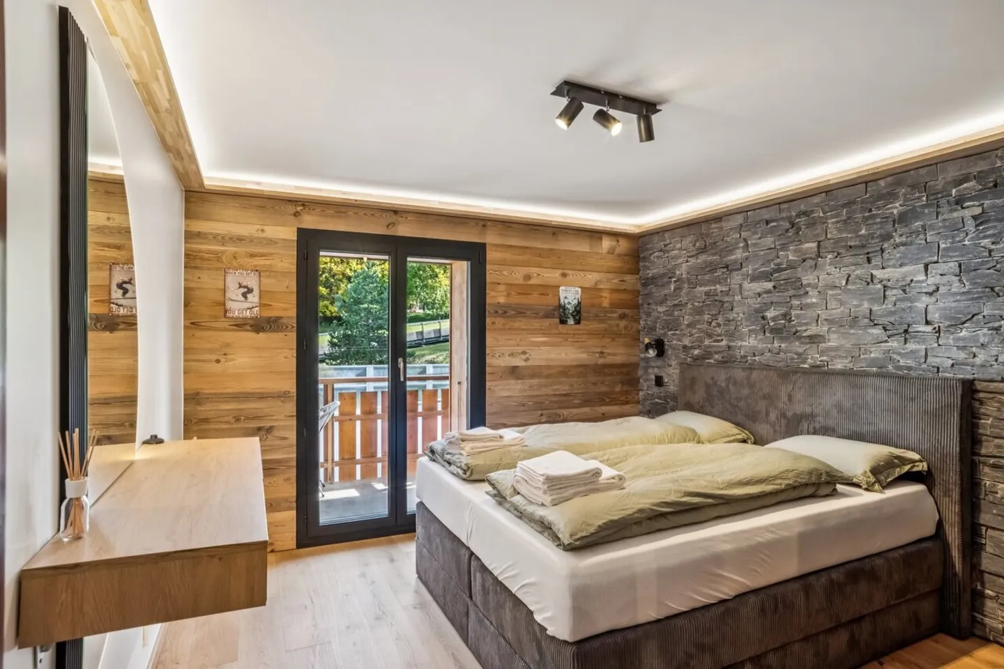 Alpine Elegance in the Heart of Villars - Photo 4 of 7