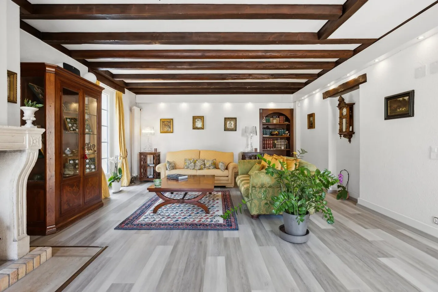 Manor House with a lot of charm - Photo 1 of 13